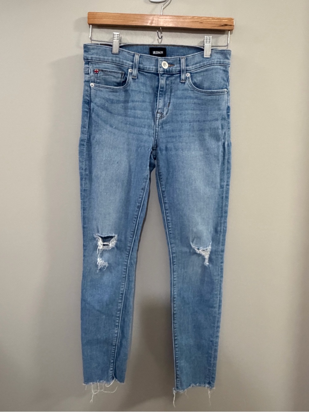 Hudson Natalie Super Skinny Distressed Raw Hem Jeans. Size 26